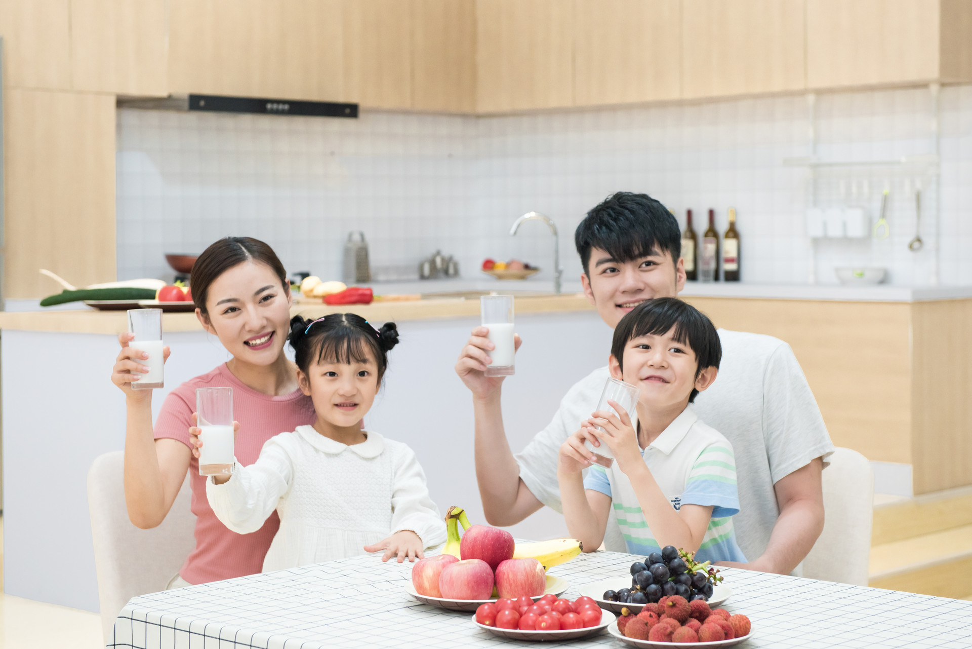羊奶粉排行榜10強(qiáng)哪個(gè)好？應(yīng)該選擇哪些成分的羊奶粉？